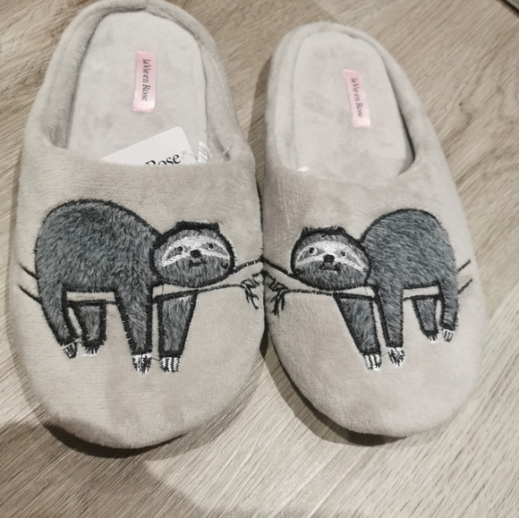 Plush clog sloth slipper - Picture 3 of 3